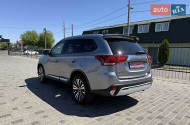 Внедорожник / Кроссовер Mitsubishi Outlander 2018 в 