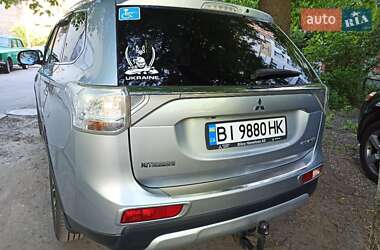 Внедорожник / Кроссовер Mitsubishi Outlander 2014 в 