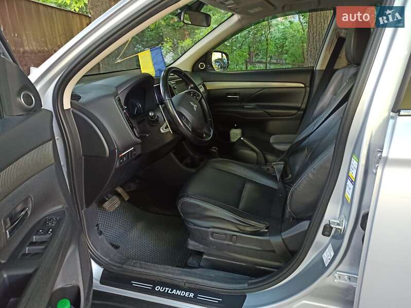 Позашляховик / Кросовер Mitsubishi Outlander 2014 в Києві фото 20 Позашляховик / Кросовер Mitsubishi Outlander 2014 в Києві