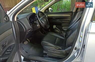 Внедорожник / Кроссовер Mitsubishi Outlander 2014 в 