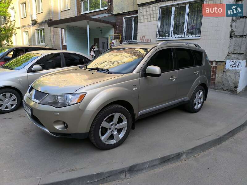 Внедорожник / Кроссовер Mitsubishi Outlander 2007 в 