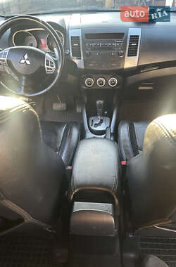 Внедорожник / Кроссовер Mitsubishi Outlander 2008 в 