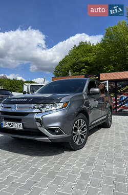 Внедорожник / Кроссовер Mitsubishi Outlander 2017 в Львове