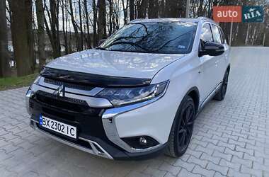 Внедорожник / Кроссовер Mitsubishi Outlander 2015 в Хмельницком