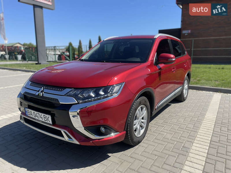 Позашляховик / Кросовер Mitsubishi Outlander 2016 в Кропивницькому