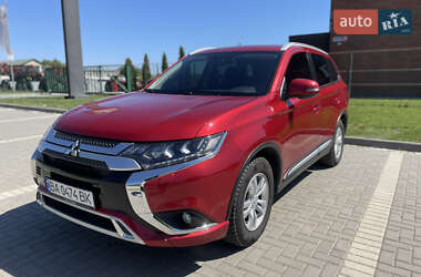 Позашляховик / Кросовер Mitsubishi Outlander 2016 в 