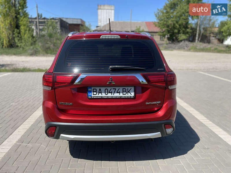 Позашляховик / Кросовер Mitsubishi Outlander 2016 в Кропивницькому