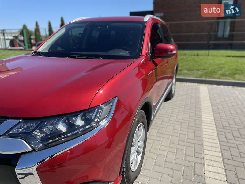 Позашляховик / Кросовер Mitsubishi Outlander 2016 в Кропивницькому