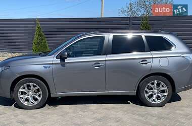 Внедорожник / Кроссовер Mitsubishi Outlander 2014 в 