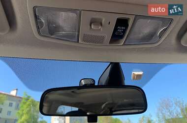 Внедорожник / Кроссовер Mitsubishi Outlander 2014 в 