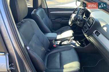 Внедорожник / Кроссовер Mitsubishi Outlander 2014 в 