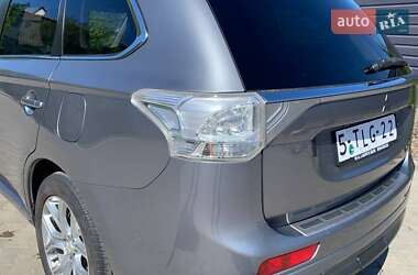 Внедорожник / Кроссовер Mitsubishi Outlander 2014 в 