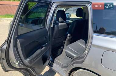 Внедорожник / Кроссовер Mitsubishi Outlander 2014 в 