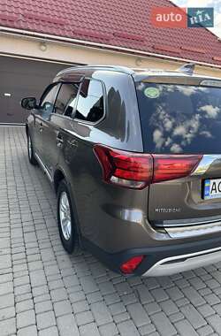 Внедорожник / Кроссовер Mitsubishi Outlander 2019 в 