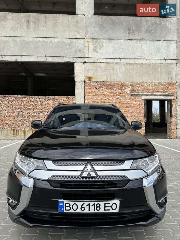 Позашляховик / Кросовер Mitsubishi Outlander 2018 в Тернополі