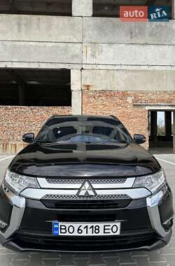 Позашляховик / Кросовер Mitsubishi Outlander 2018 в 