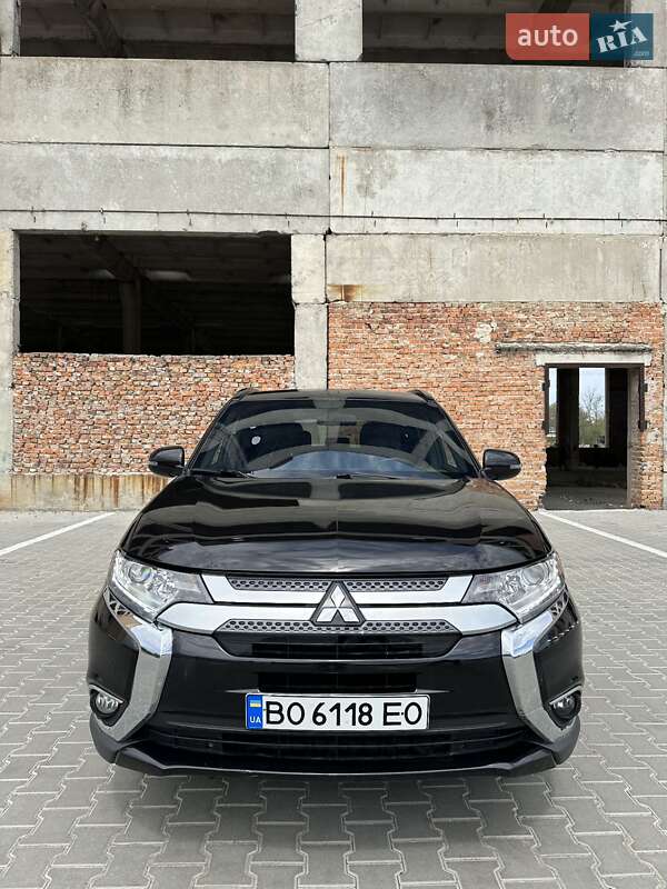 Позашляховик / Кросовер Mitsubishi Outlander 2018 в Тернополі