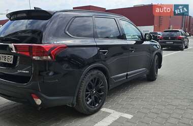 Позашляховик / Кросовер Mitsubishi Outlander 2018 в 