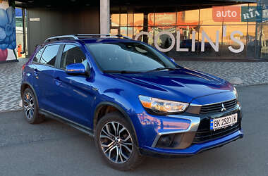 Позашляховик / Кросовер Mitsubishi Outlander 2016 в 
