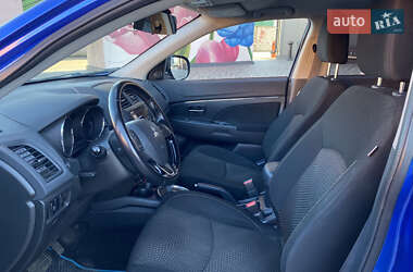 Позашляховик / Кросовер Mitsubishi Outlander 2016 в 