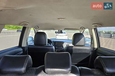 Внедорожник / Кроссовер Mitsubishi Outlander 2014 в 