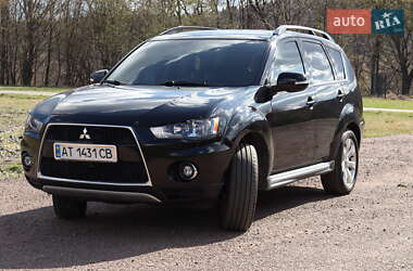 Внедорожник / Кроссовер Mitsubishi Outlander 2010 в Долине
