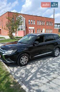 Позашляховик / Кросовер Mitsubishi Outlander 2016 в Звягелі