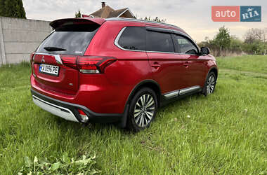 Внедорожник / Кроссовер Mitsubishi Outlander 2019 в Киеве
