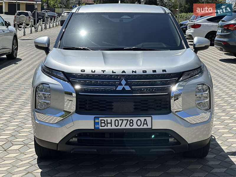Внедорожник / Кроссовер Mitsubishi Outlander 2021 в Черноморске