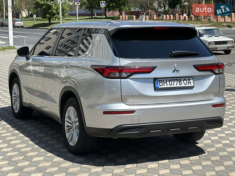 Внедорожник / Кроссовер Mitsubishi Outlander 2021 в Черноморске