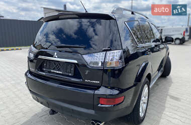 Внедорожник / Кроссовер Mitsubishi Outlander 2011 в 
