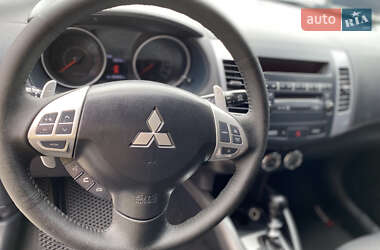 Внедорожник / Кроссовер Mitsubishi Outlander 2011 в 