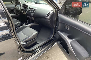 Внедорожник / Кроссовер Mitsubishi Outlander 2011 в 