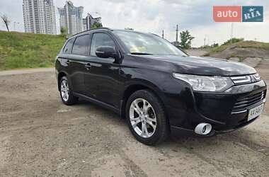 Внедорожник / Кроссовер Mitsubishi Outlander 2013 в 