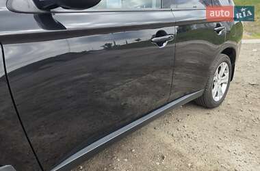 Внедорожник / Кроссовер Mitsubishi Outlander 2013 в 