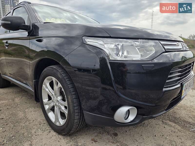 Внедорожник / Кроссовер Mitsubishi Outlander 2013 в Киеве