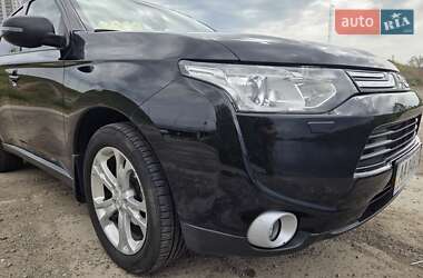 Внедорожник / Кроссовер Mitsubishi Outlander 2013 в 