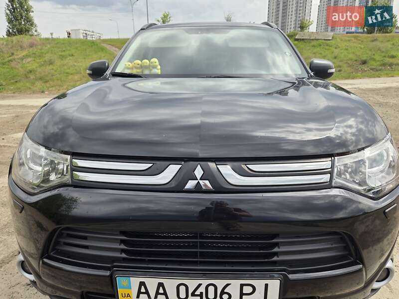 Внедорожник / Кроссовер Mitsubishi Outlander 2013 в Киеве