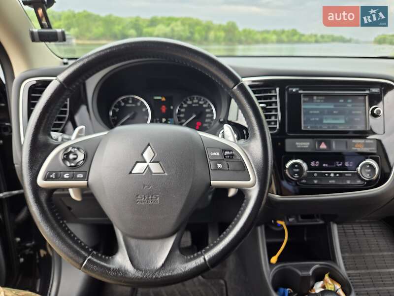 Внедорожник / Кроссовер Mitsubishi Outlander 2013 в Киеве