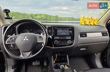 Внедорожник / Кроссовер Mitsubishi Outlander 2013 в 