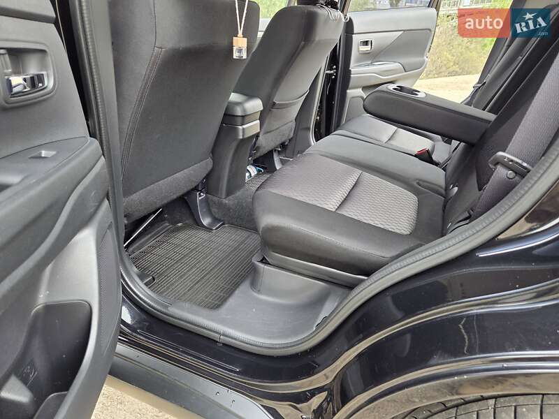 Внедорожник / Кроссовер Mitsubishi Outlander 2013 в Киеве