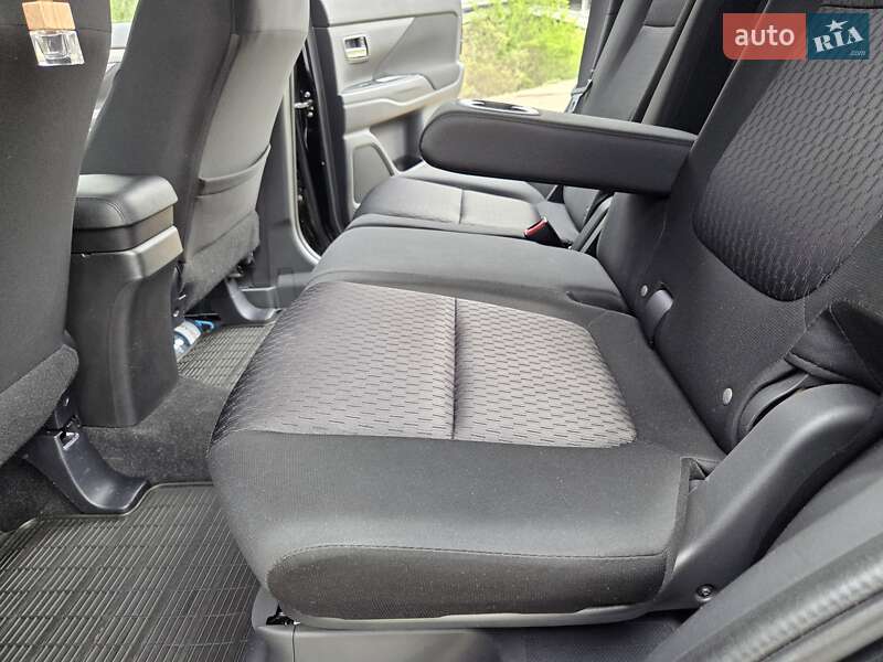 Внедорожник / Кроссовер Mitsubishi Outlander 2013 в Киеве