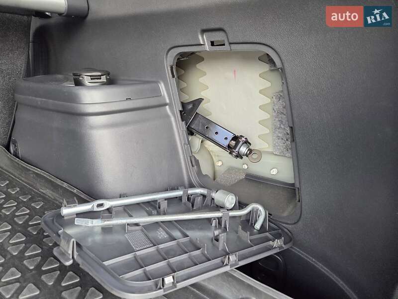 Внедорожник / Кроссовер Mitsubishi Outlander 2013 в Киеве