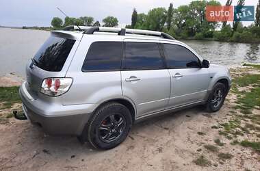 Внедорожник / Кроссовер Mitsubishi Outlander 2003 в 