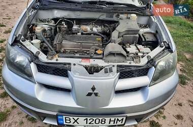 Внедорожник / Кроссовер Mitsubishi Outlander 2003 в 