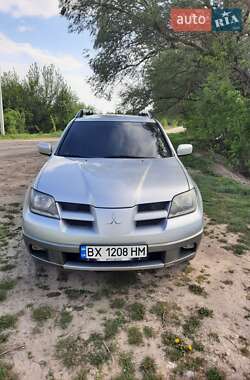 Внедорожник / Кроссовер Mitsubishi Outlander 2003 в 