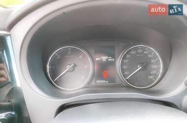 Позашляховик / Кросовер Mitsubishi Outlander 2013 в 