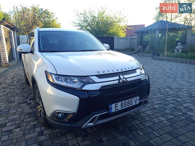 Внедорожник / Кроссовер Mitsubishi Outlander 2018 в Днепре