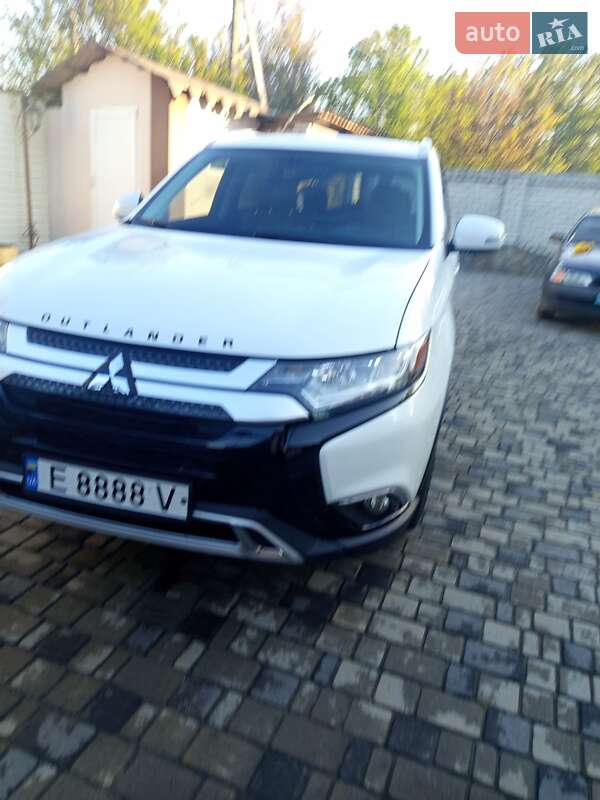 Внедорожник / Кроссовер Mitsubishi Outlander 2018 в Днепре