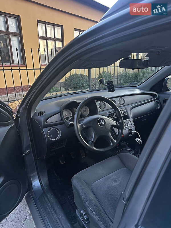 Позашляховик / Кросовер Mitsubishi Outlander 2003 в Івано-Франківську